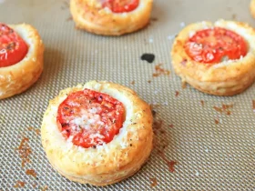 folhados simples de tomate