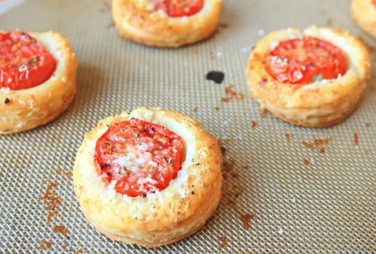 folhados simples de tomate