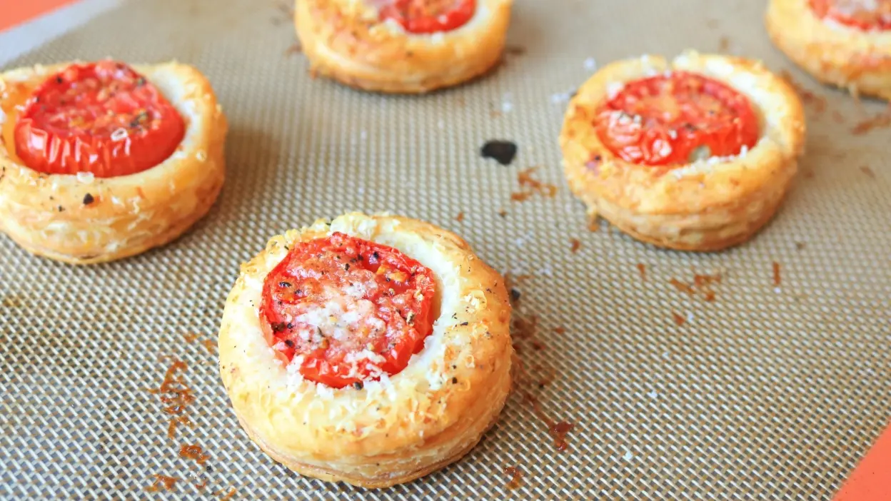 folhados simples de tomate