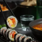 Comer macarrão com arroz e feijão o Pizza de Sushi, os piores crimes gastronômicos dos brasileros